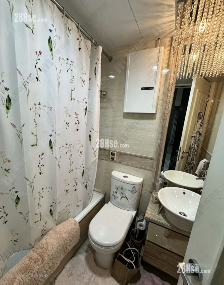 Uptown Sell 3 Bedrooms , 2 Bathrooms 753 ft²