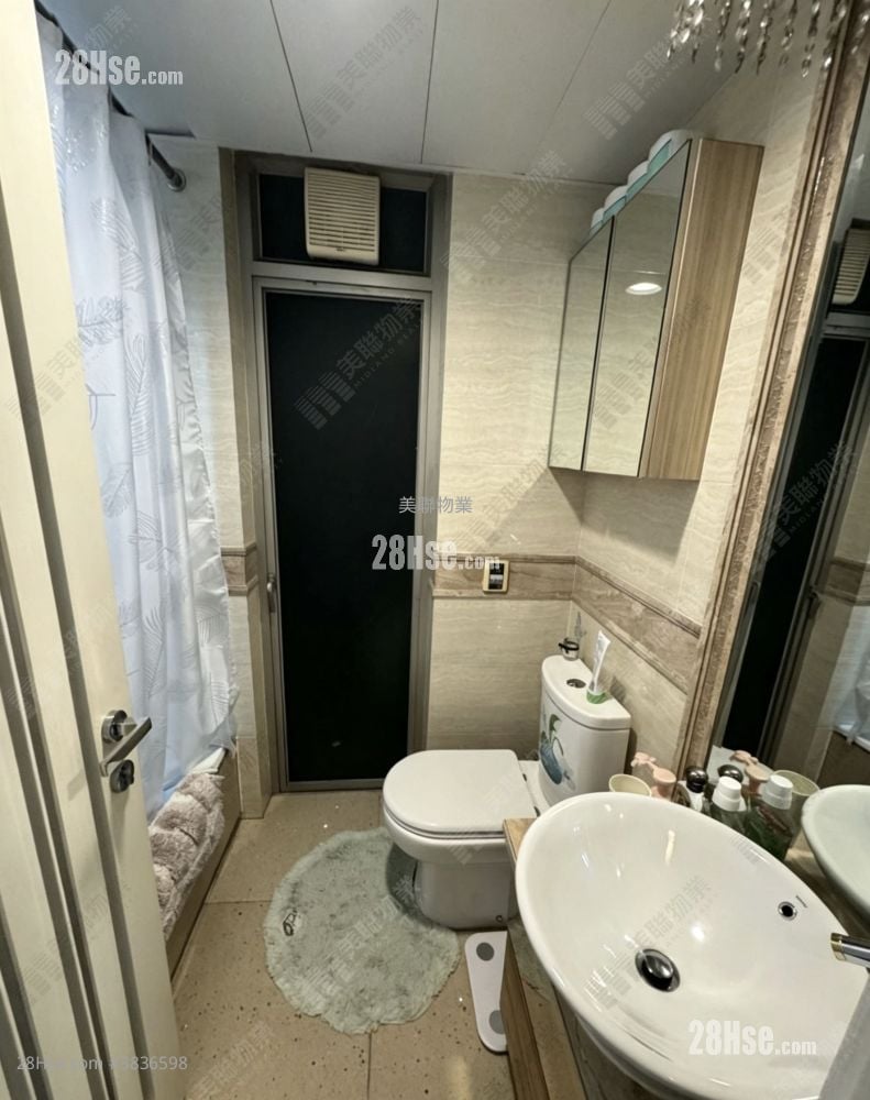 Uptown Sell 3 Bedrooms , 2 Bathrooms 753 ft²