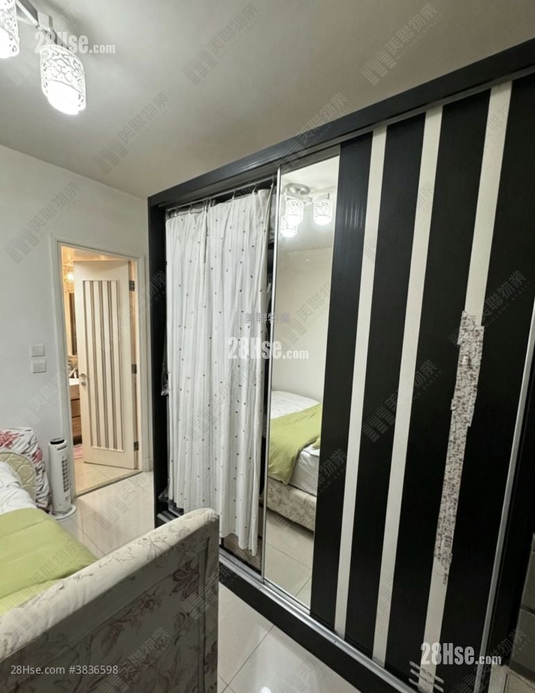 Uptown Sell 3 Bedrooms , 2 Bathrooms 753 ft²
