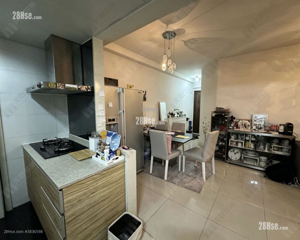 Uptown Sell 3 Bedrooms , 2 Bathrooms 753 ft²