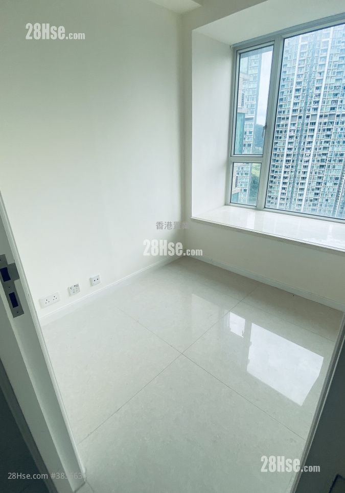 Hemera Rental 3 Bedrooms , 2 Bathrooms 758 ft²