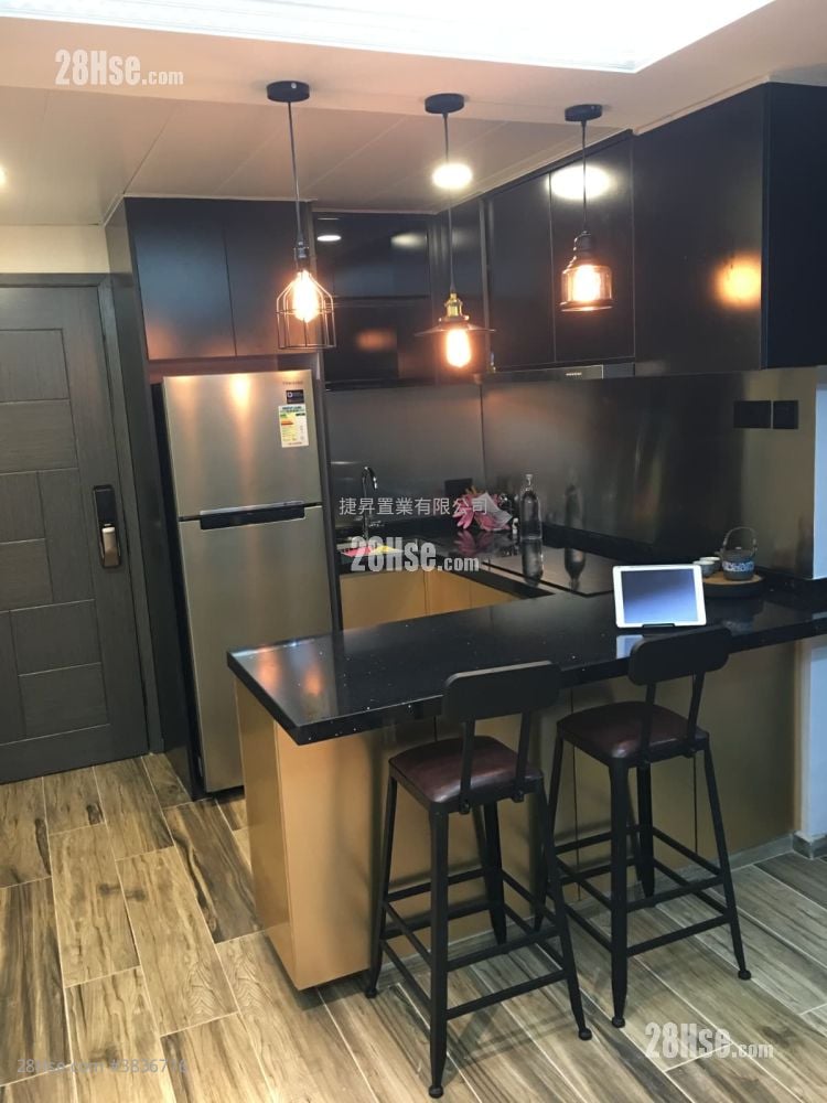 Sun Shing Centre Sell 2 Bedrooms , 1 Bathroom 348 ft²