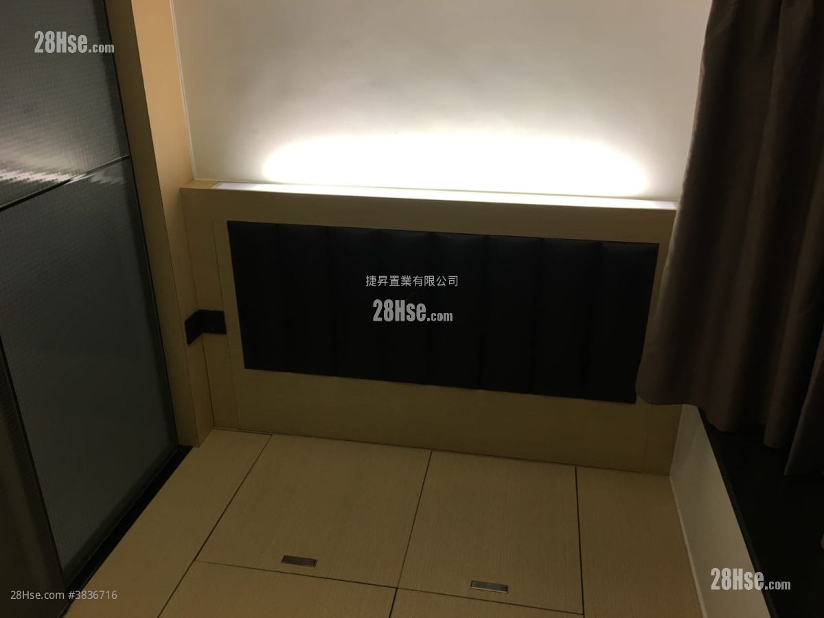 Sun Shing Centre Sell 2 Bedrooms , 1 Bathroom 348 ft²