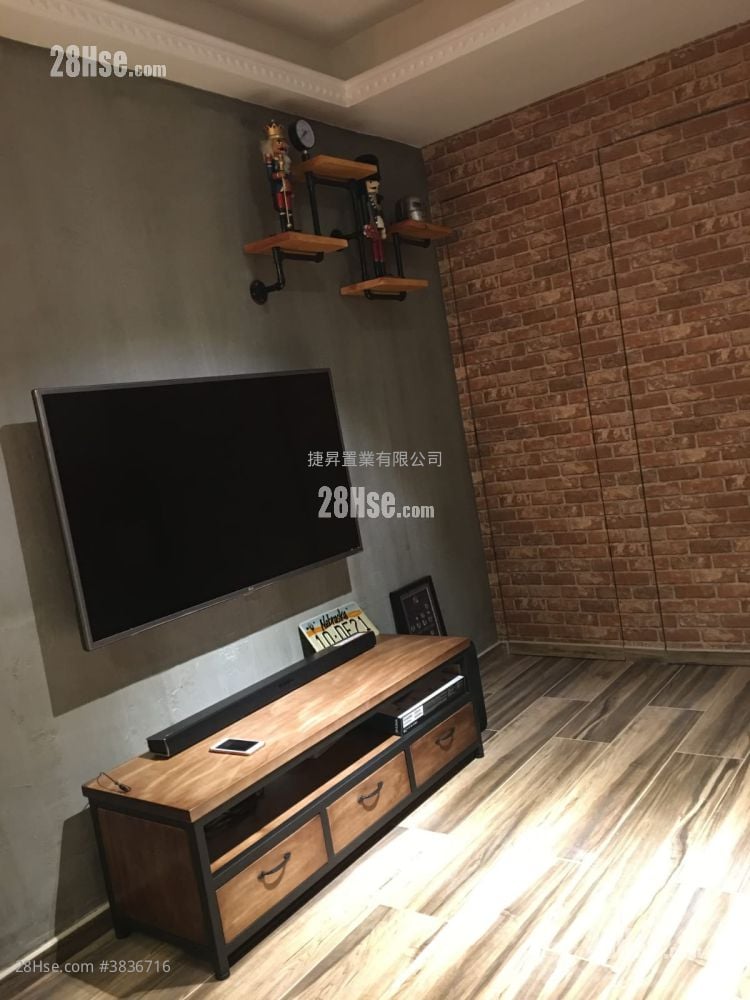 Sun Shing Centre Sell 2 Bedrooms , 1 Bathroom 348 ft²