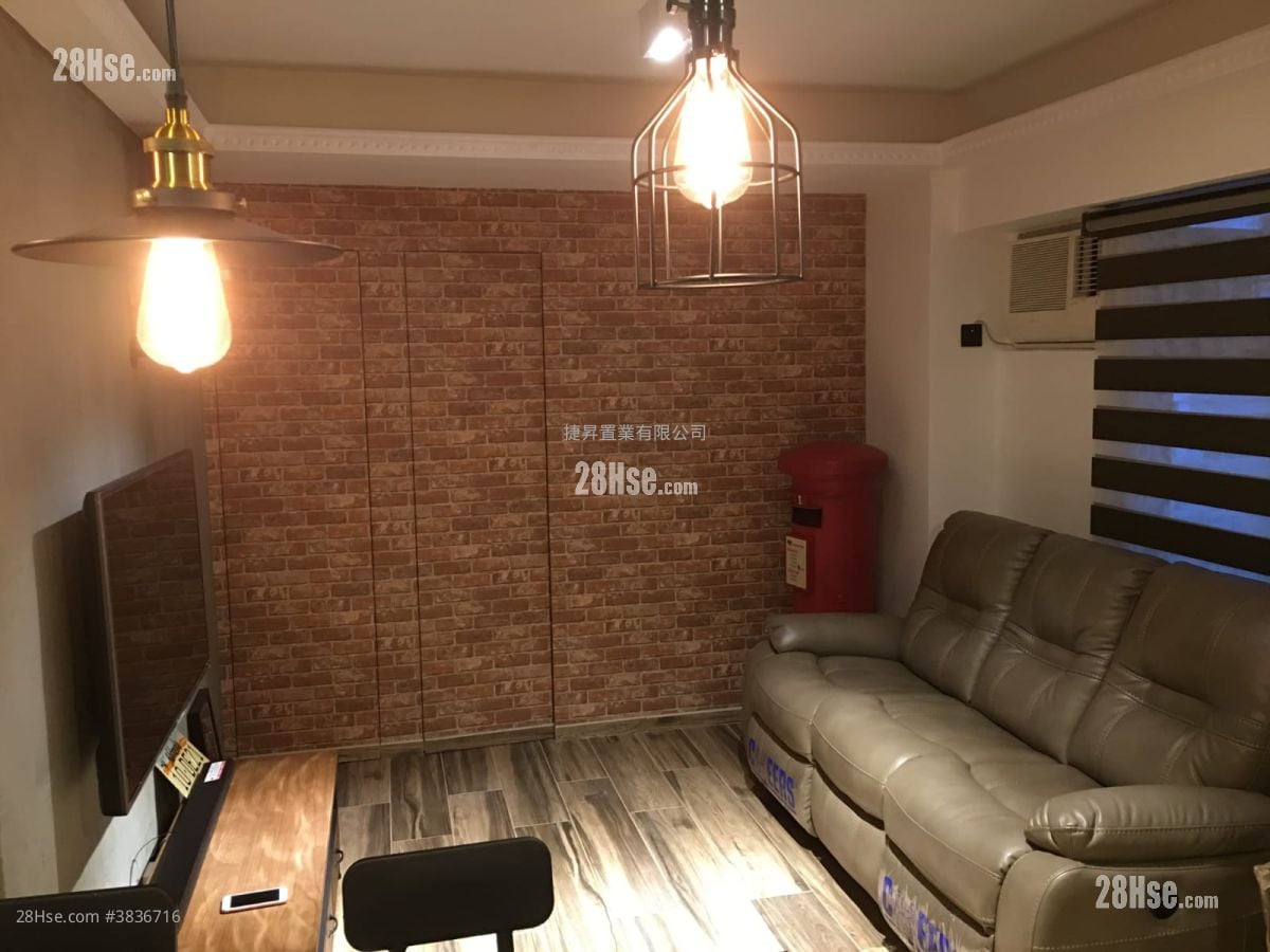 Sun Shing Centre Sell 2 Bedrooms , 1 Bathroom 348 ft²