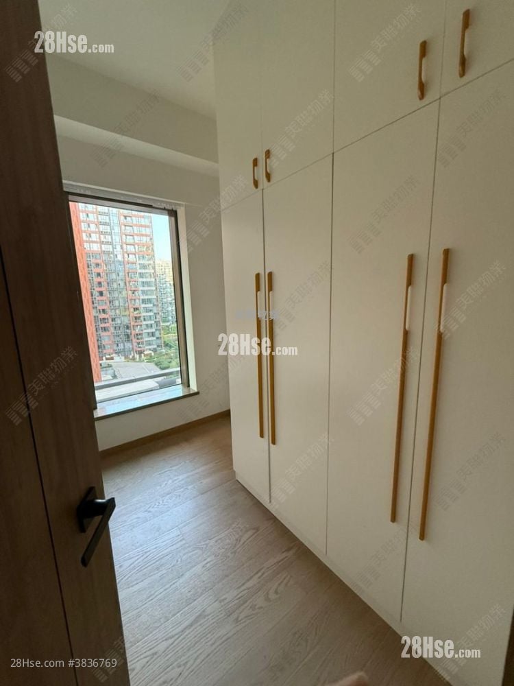 Centra Horizon Sell 3 Bedrooms , 2 Bathrooms 700 ft²