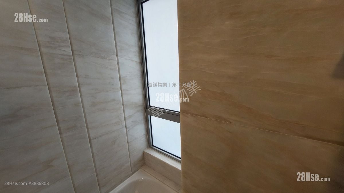 The Coast Line Rental 3 Bedrooms , 2 Bathrooms 718 ft²