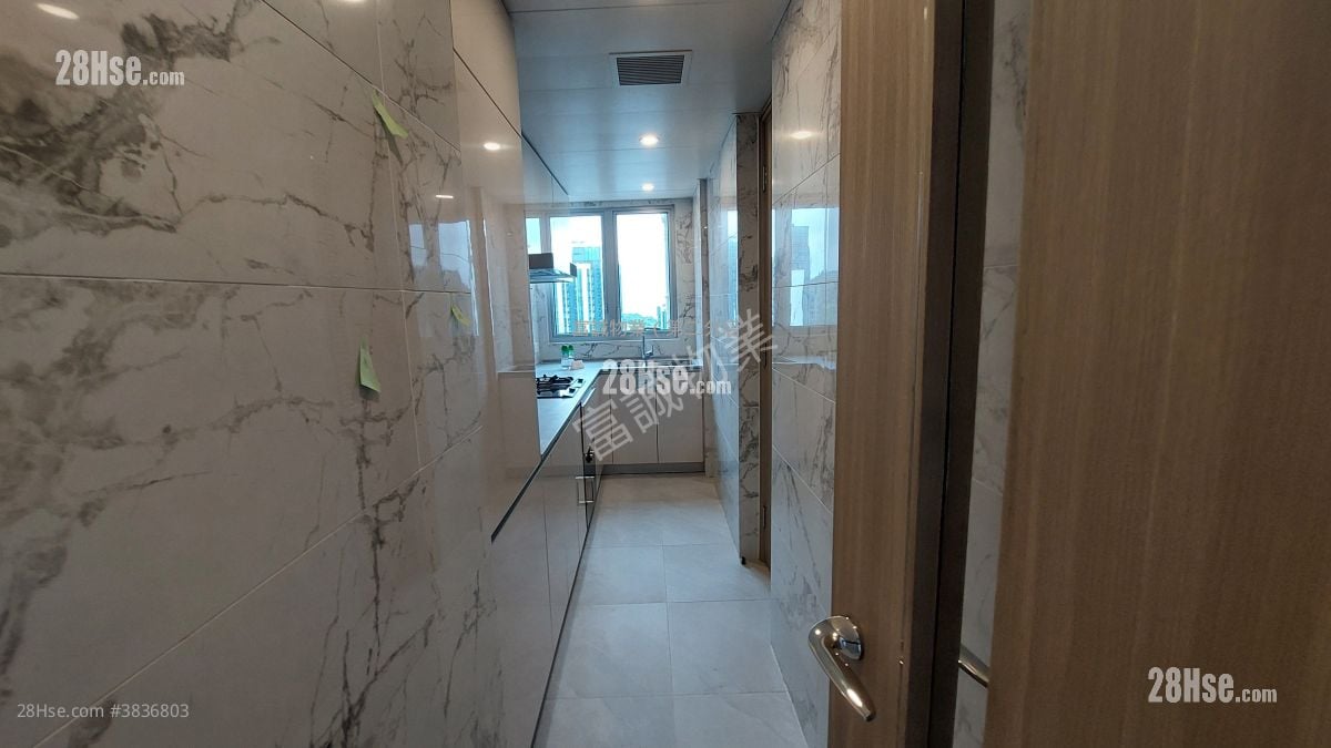 The Coast Line Rental 3 Bedrooms , 2 Bathrooms 718 ft²