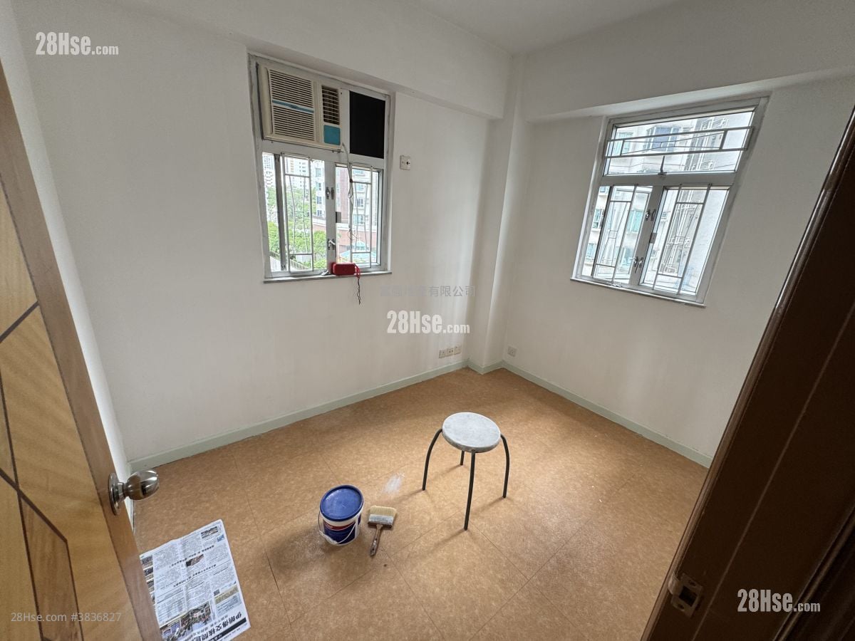 Tung Nam Building Sell 2 Bedrooms , 1 Bathroom 396 ft²