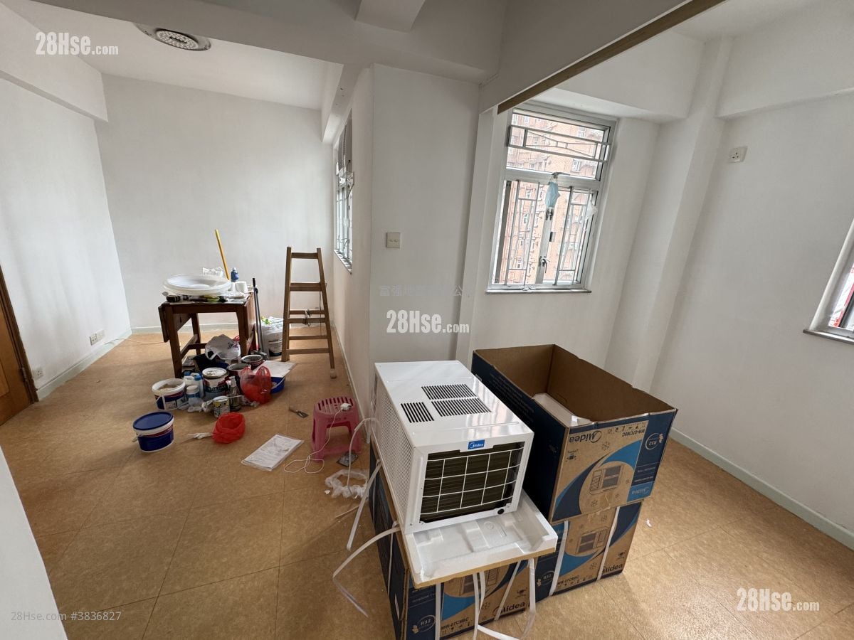 Tung Nam Building Sell 2 Bedrooms , 1 Bathroom 396 ft²