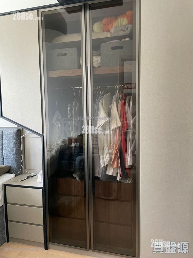 Monterey Sell 1 Bedroom 364 ft²