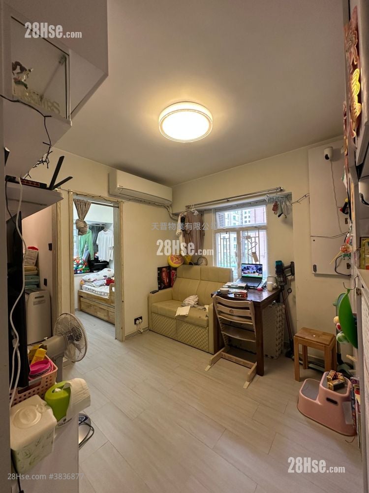 Sun Shing Centre Sell 2 Bedrooms , 1 Bathroom 287 ft²