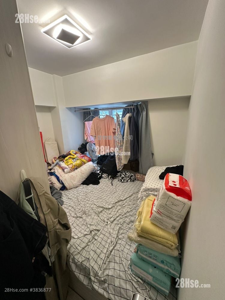 Sun Shing Centre Sell 2 Bedrooms , 1 Bathroom 287 ft²