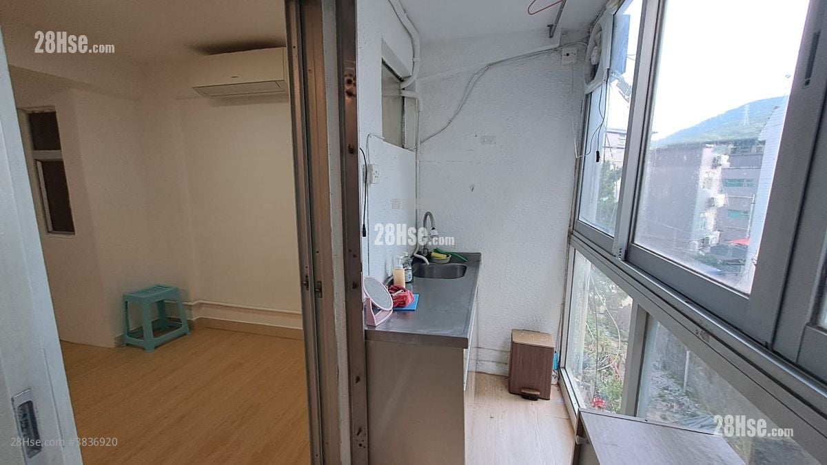 Tseng Lan Shue Village Sell 2 Bedrooms , 1 Bathroom 400 ft²