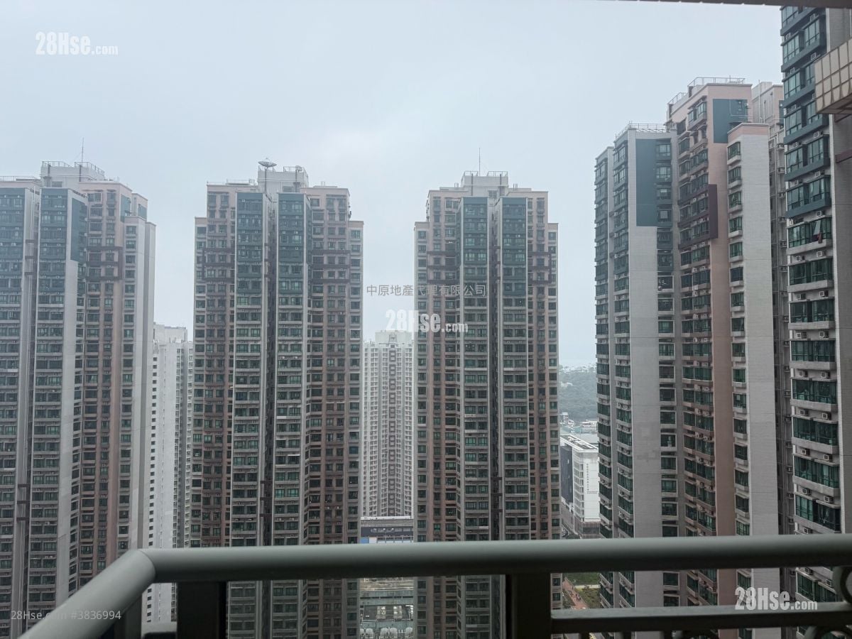 Residence Oasis Sell 3 Bedrooms 653 ft²