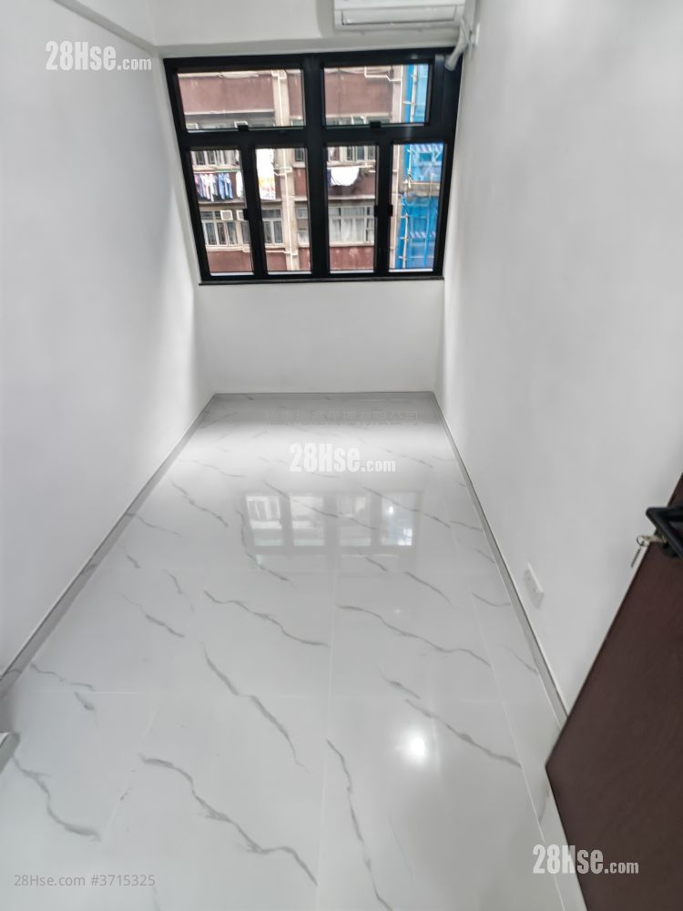 Golden Jubilee House Sell 3 Bedrooms , 1 Bathroom 616 ft²