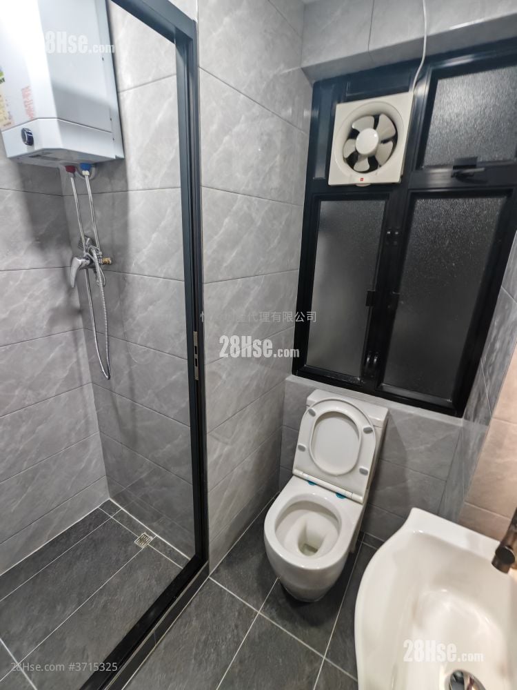 Golden Jubilee House Sell 3 Bedrooms , 1 Bathroom 616 ft²
