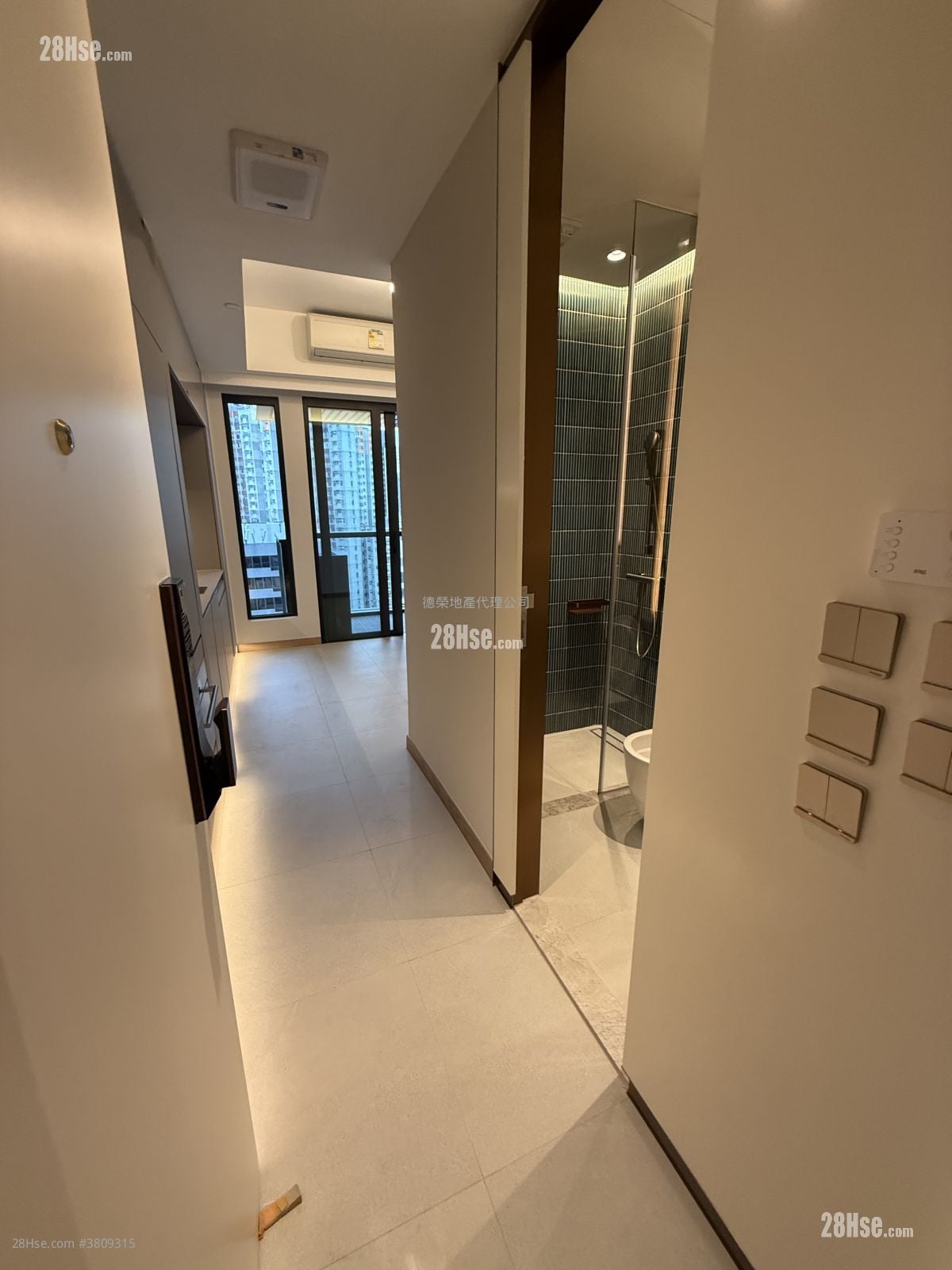 Baker Circle Greenwich 租盘 开放式间隔 , 1 浴室 222 平方尺