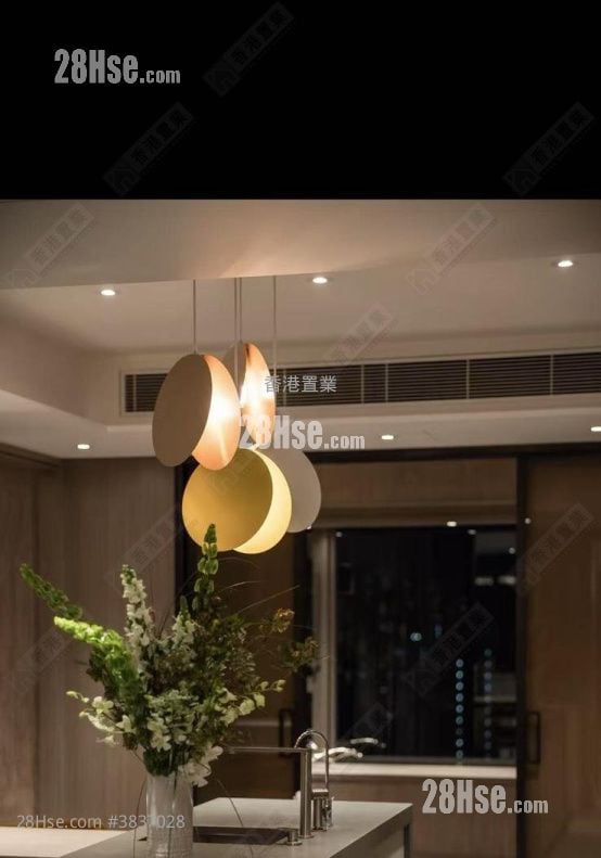 Grand Austin Sell 5+ Bedrooms , 3 Bathrooms 2,180 ft²