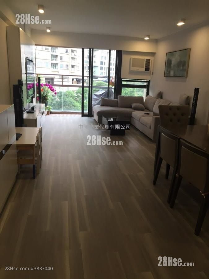 Parc Royale Sell 1,241 ft²