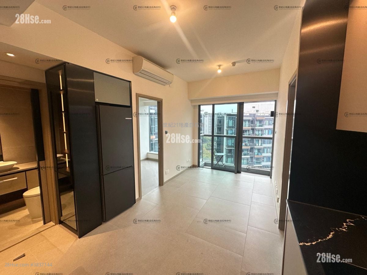 Silicon Hill Rental 412 ft²