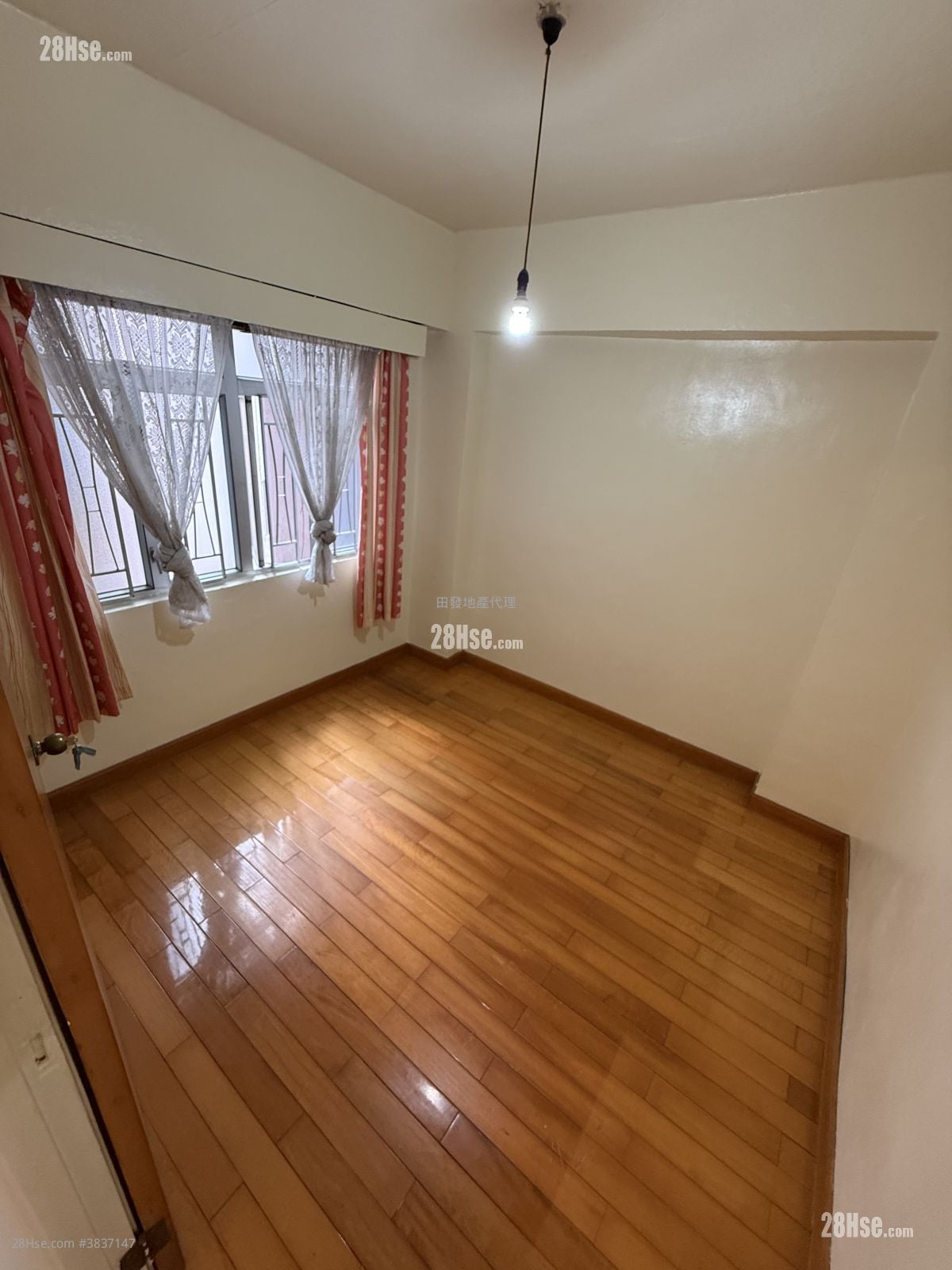 Cheng Wah Mansion Sell 3 Bedrooms , 1 Bathroom 646 ft²