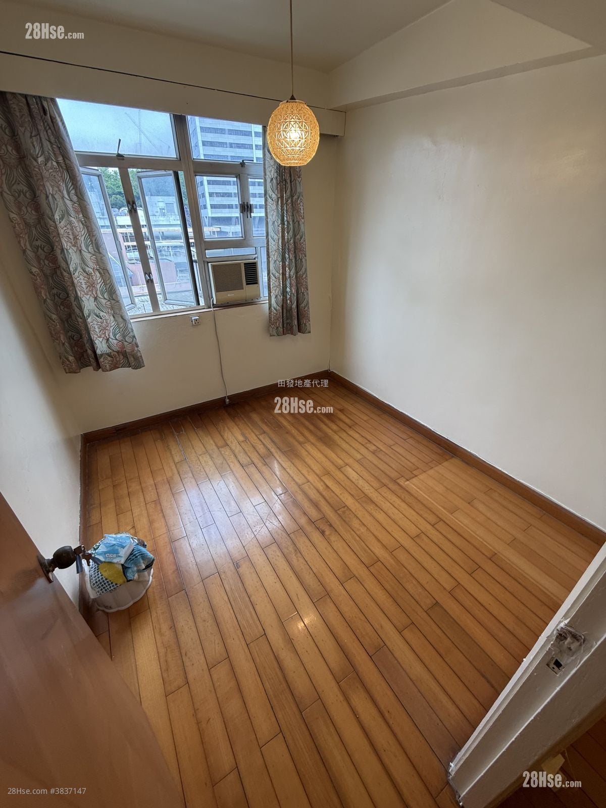 Cheng Wah Mansion Sell 3 Bedrooms , 1 Bathroom 646 ft²