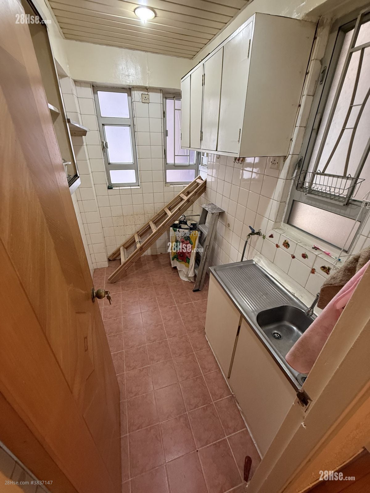 Cheng Wah Mansion Sell 3 Bedrooms , 1 Bathroom 646 ft²