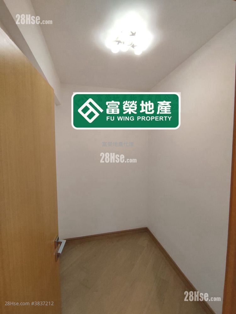 Macpherson Place Rental 3 Bedrooms , 2 Bathrooms 754 ft²