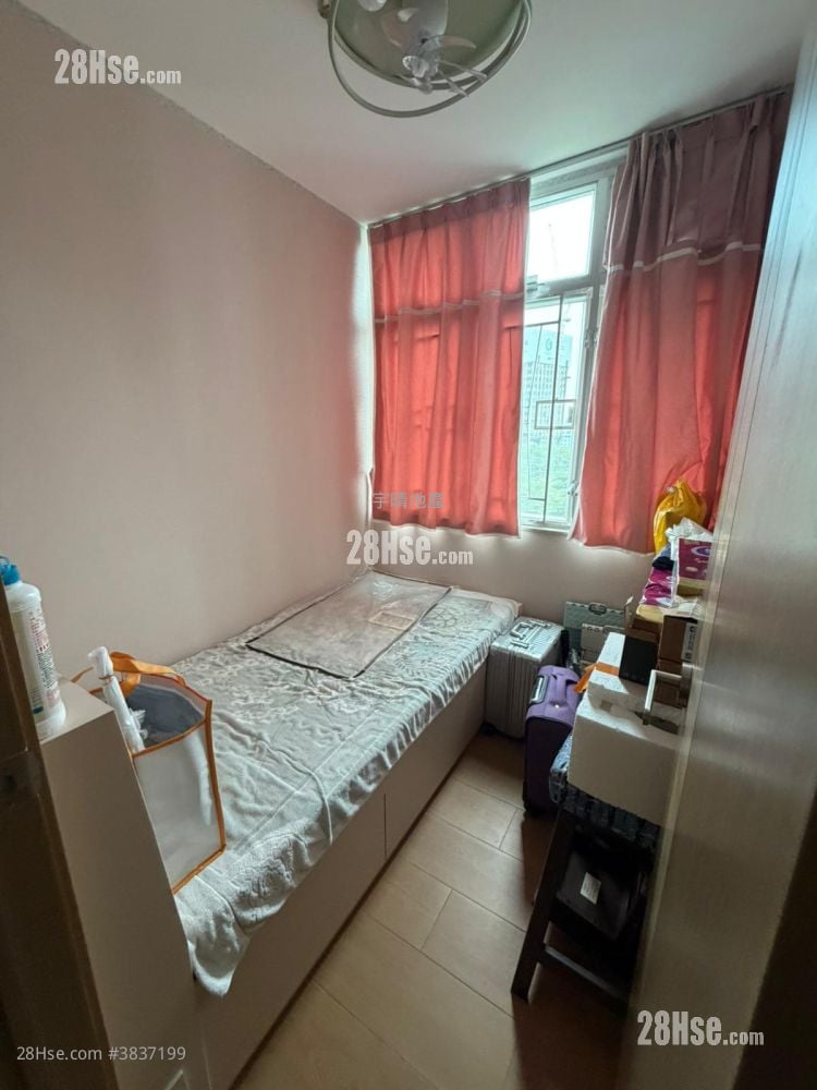 Nam Chong Estate Sell 3 Bedrooms , 1 Bathroom 491 ft²