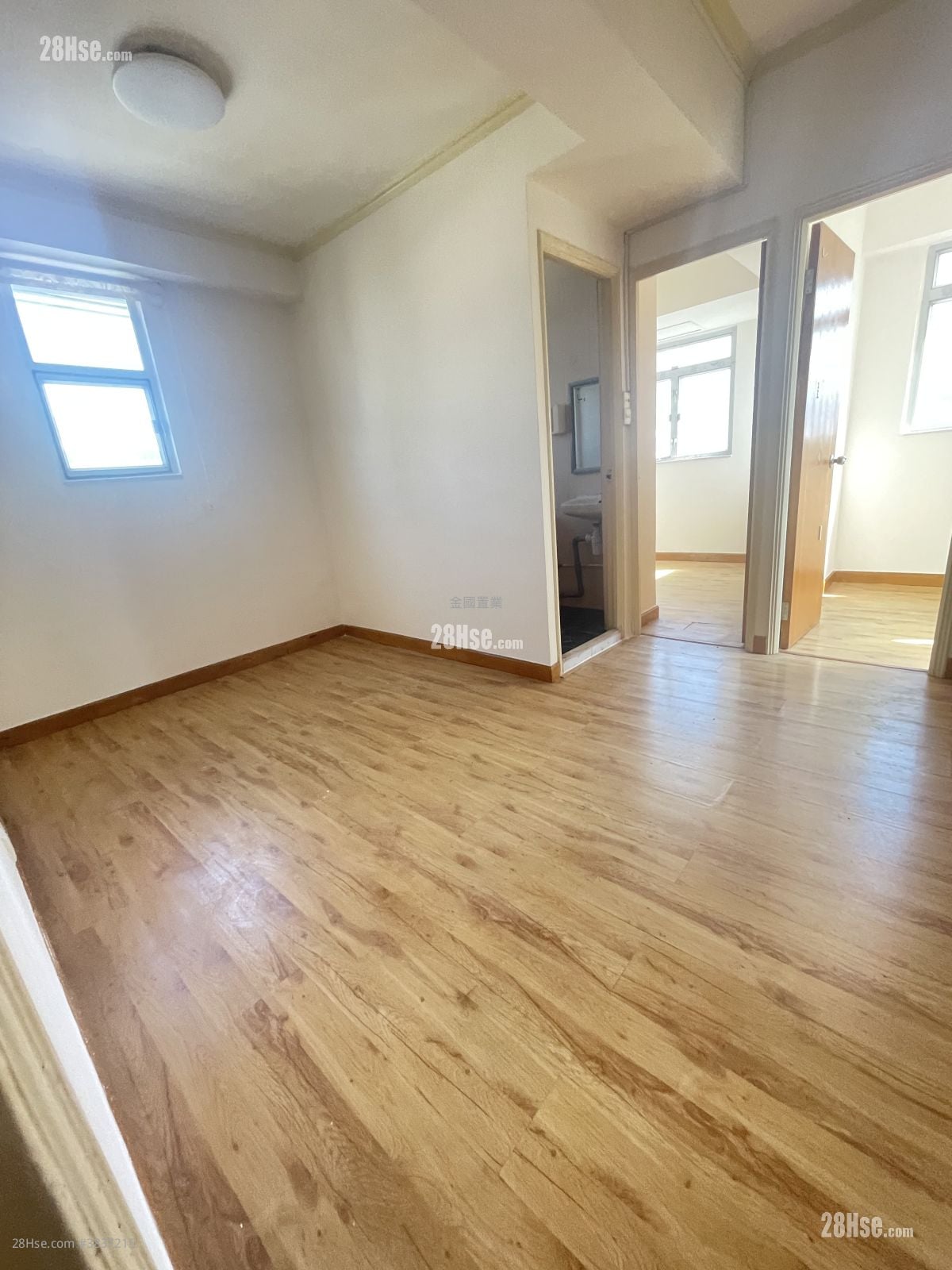 Kam Po Building Sell 328 ft²