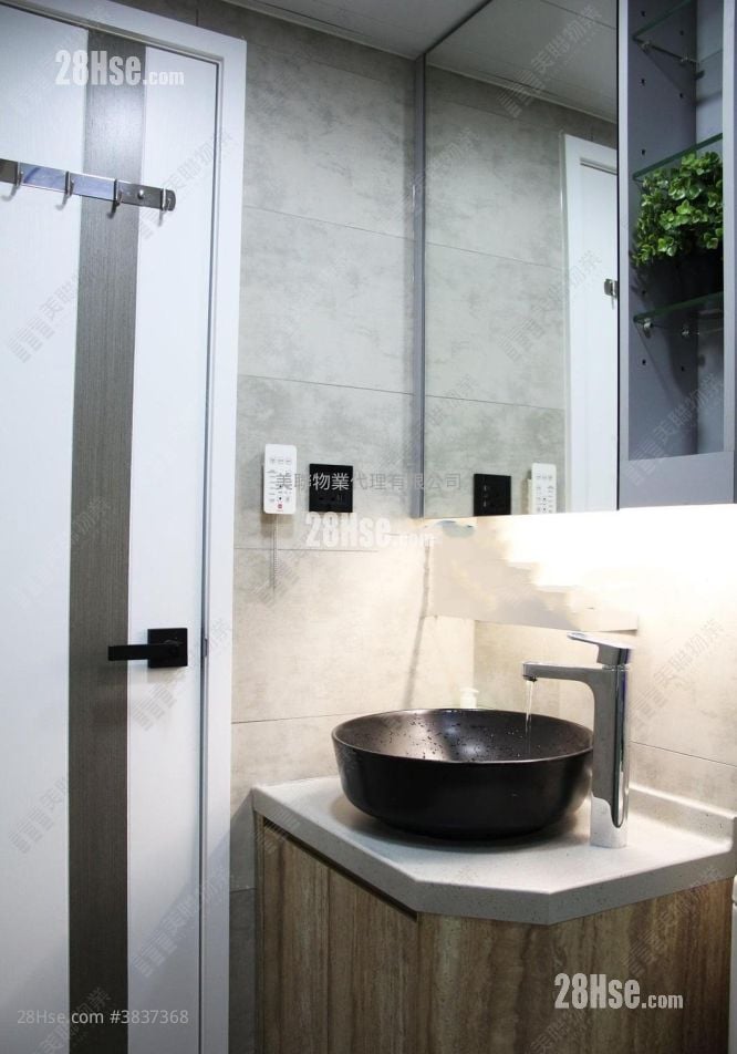 Tuen Mun Town Plaza Sell 2 Bedrooms , 1 Bathroom 318 ft²