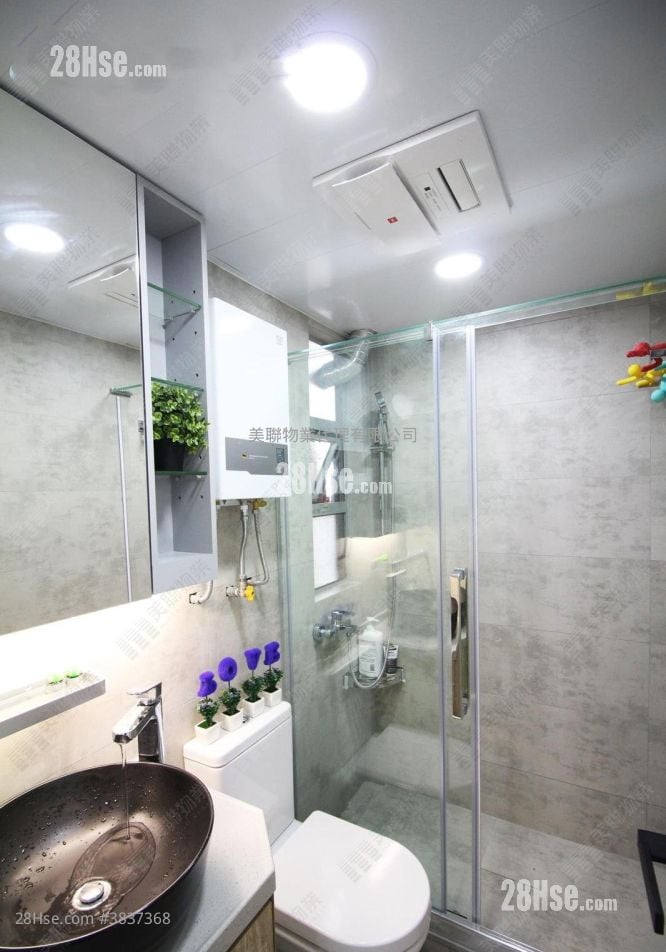 Tuen Mun Town Plaza Sell 2 Bedrooms , 1 Bathroom 318 ft²