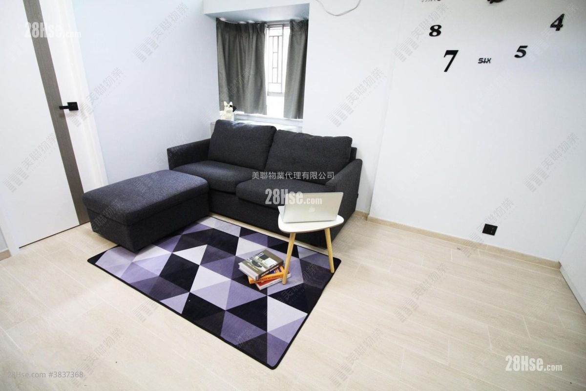 Tuen Mun Town Plaza Sell 2 Bedrooms , 1 Bathroom 318 ft²