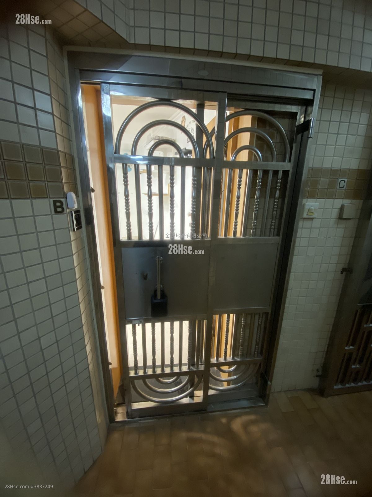 景峰花园 租盘 450 平方尺