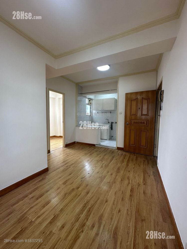 Kam Po Building Sell 2 Bedrooms , 1 Bathroom 323 ft²