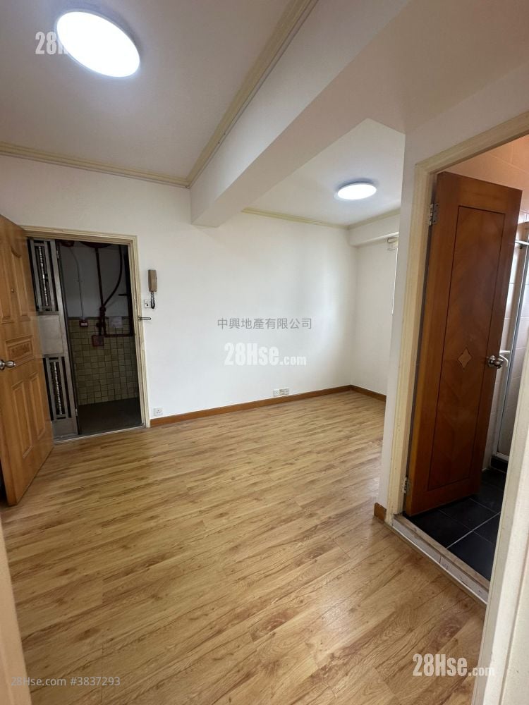 Kam Po Building Sell 2 Bedrooms , 1 Bathroom 323 ft²