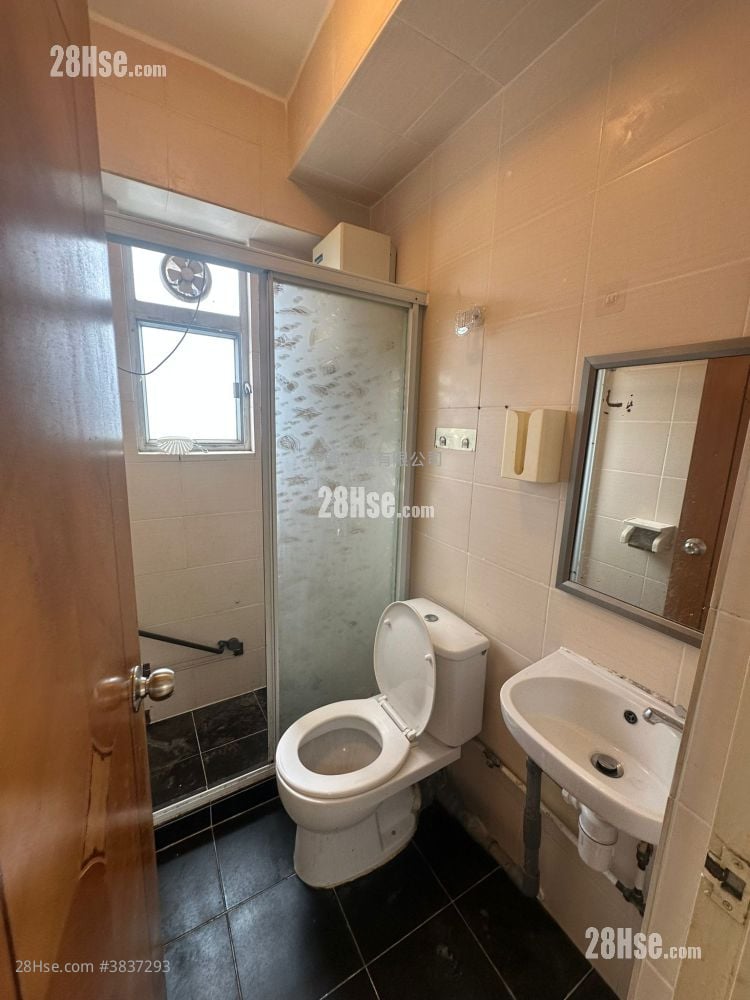 Kam Po Building Sell 2 Bedrooms , 1 Bathroom 323 ft²