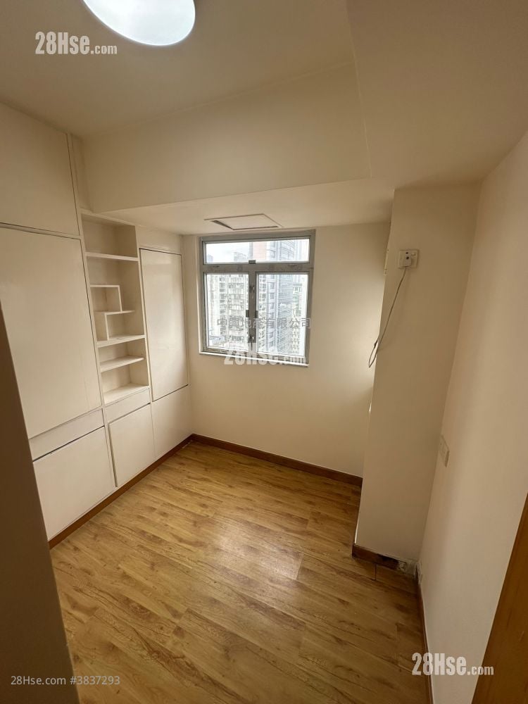 Kam Po Building Sell 2 Bedrooms , 1 Bathroom 323 ft²
