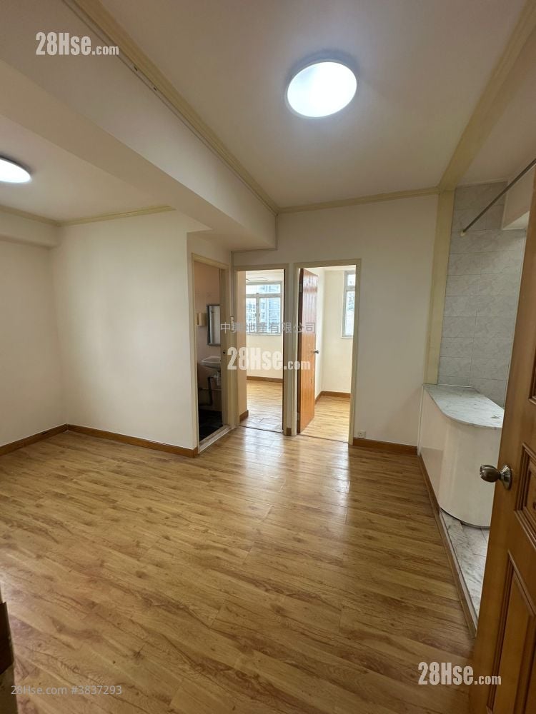 Kam Po Building Sell 2 Bedrooms , 1 Bathroom 323 ft²