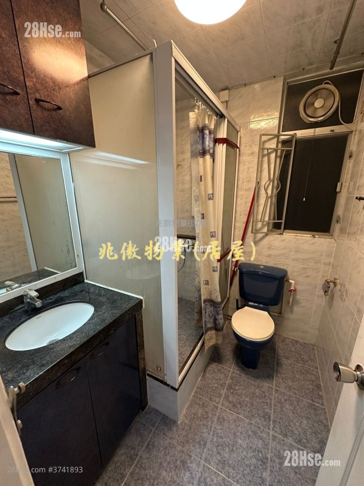 Charming Garden Sell 2 Bedrooms , 1 Bathroom 431 ft²