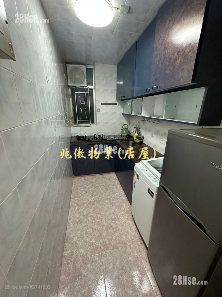 Charming Garden Sell 2 Bedrooms , 1 Bathroom 431 ft²