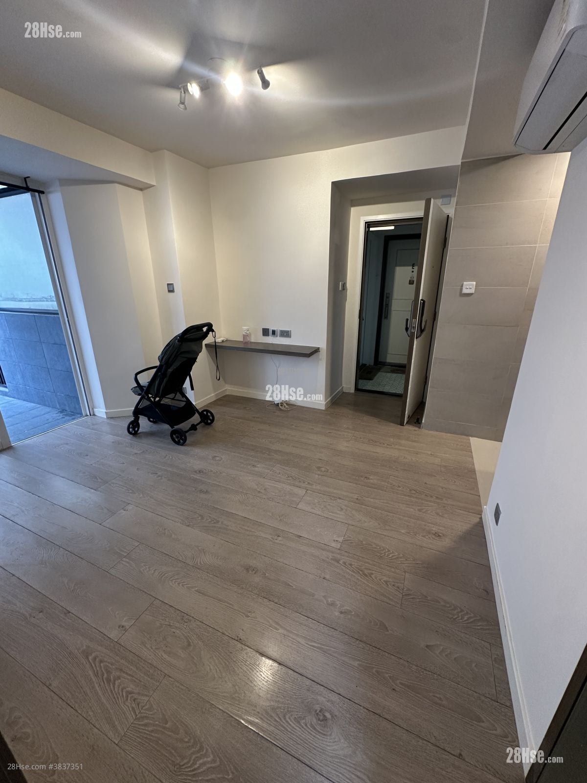 Valiant Court Rental 307 ft²