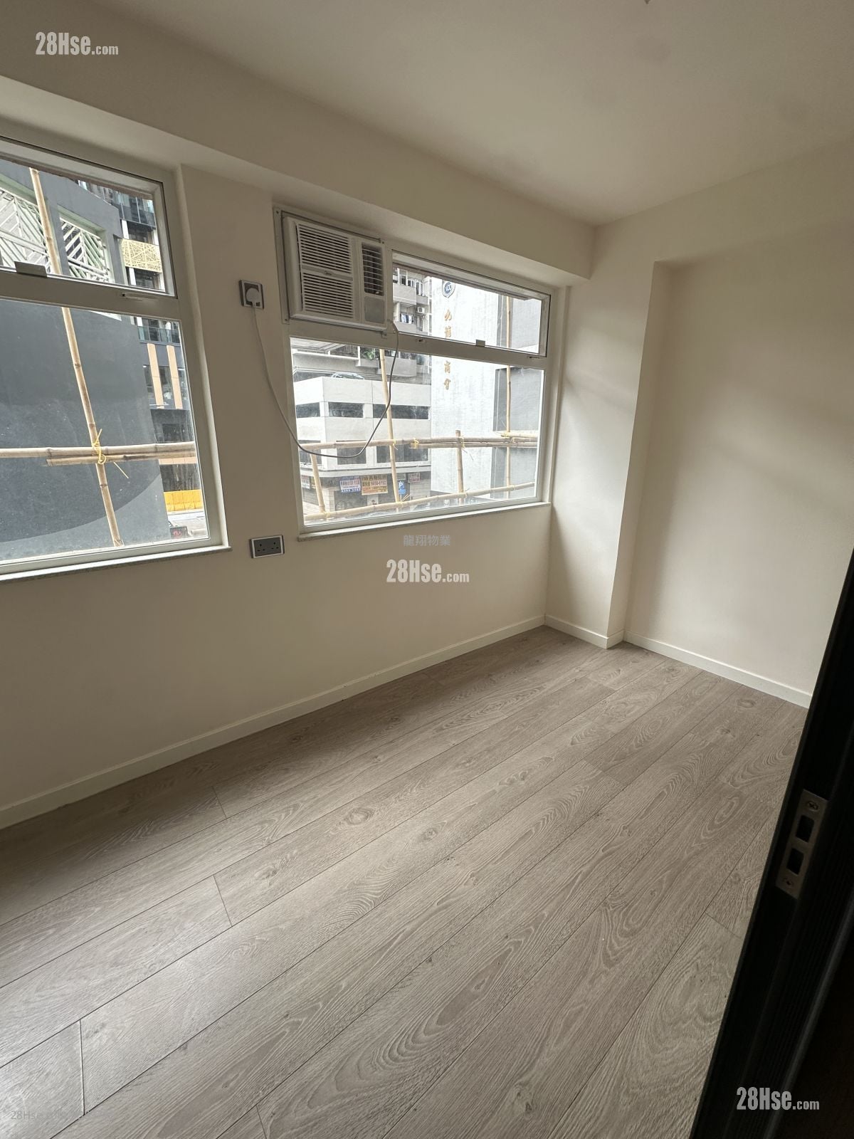 Valiant Court Rental 307 ft²
