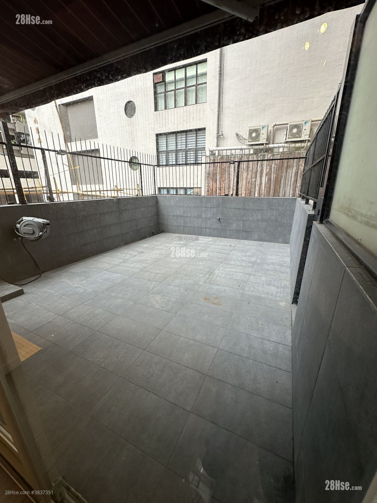 Valiant Court Rental 307 ft²