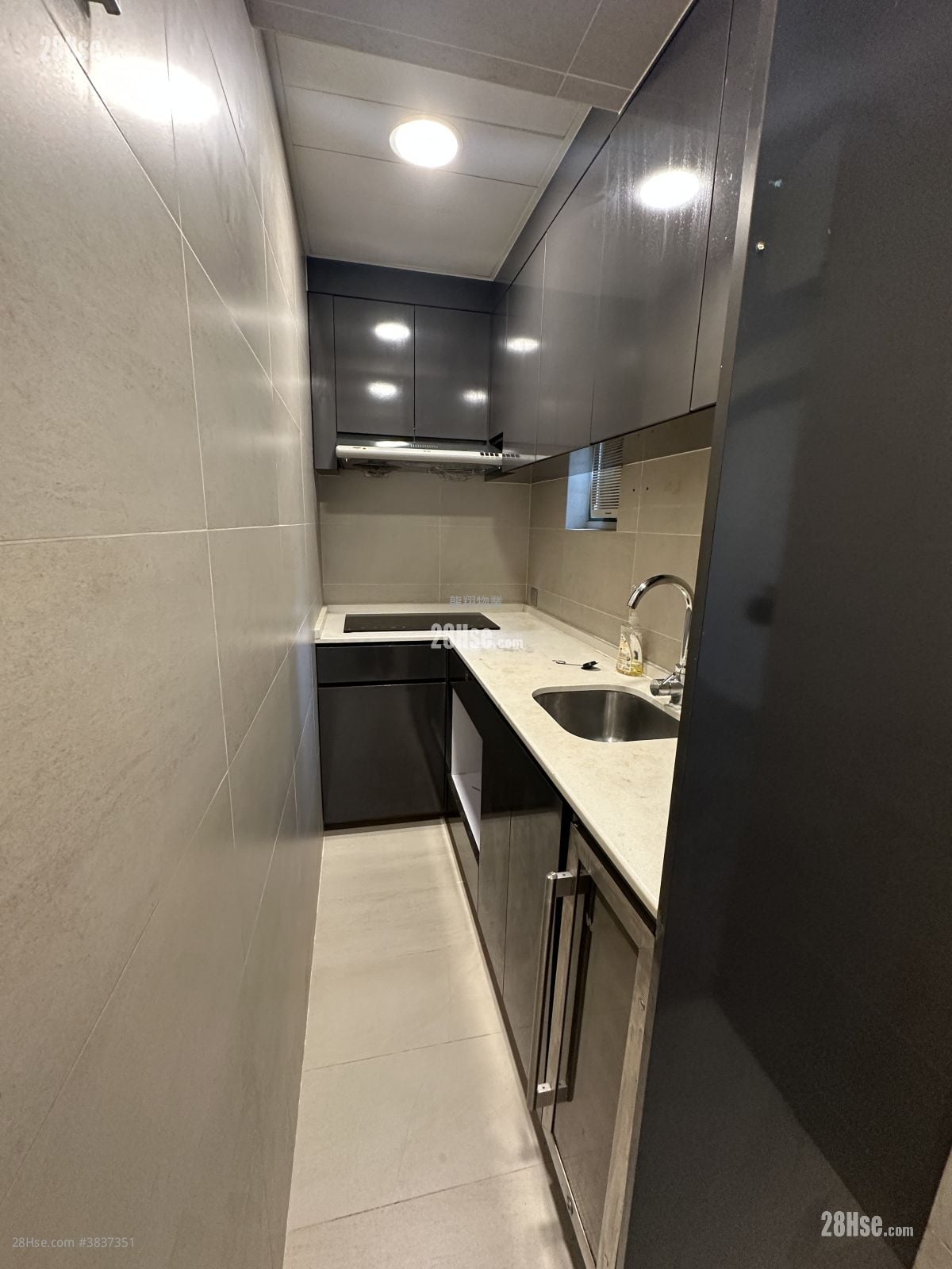 Valiant Court Rental 307 ft²