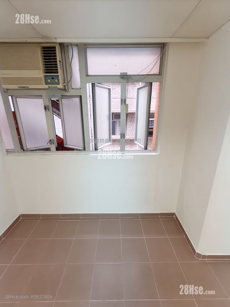 Camel Paint Building Rental 222 ft²