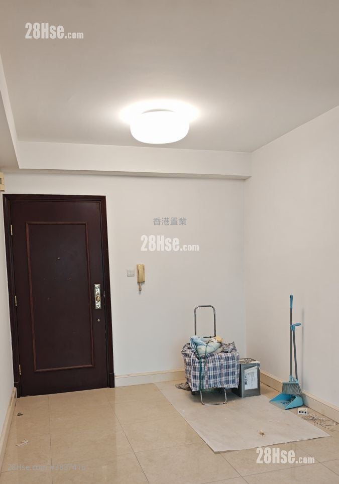 Metro Town Rental 2 Bedrooms , 1 Bathroom 492 ft²