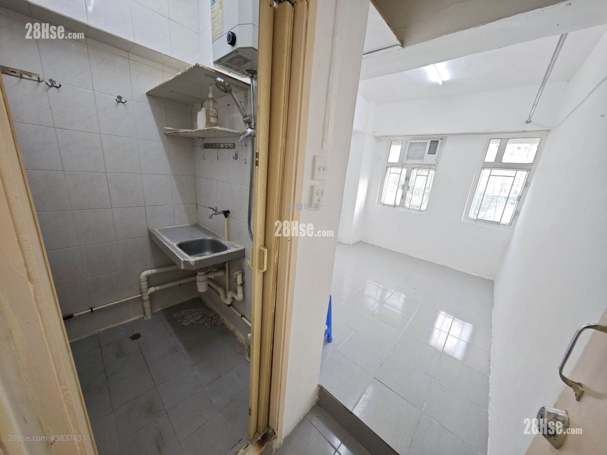 Lai King Building Rental Studio , 1 Bathroom 120 ft²