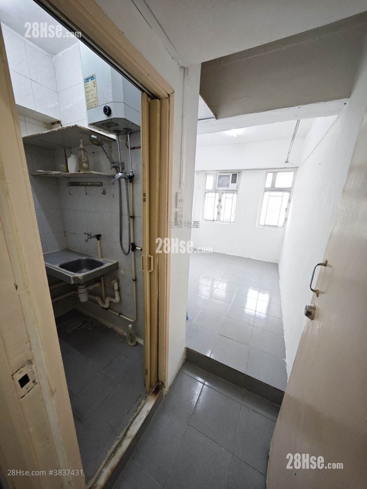 Lai King Building Rental Studio , 1 Bathroom 120 ft²